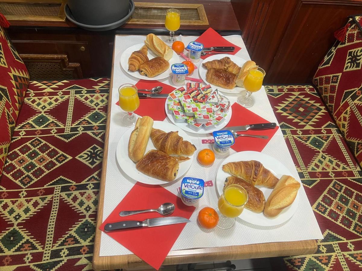 Hotel Le Bon Moine Реймс Екстериор снимка